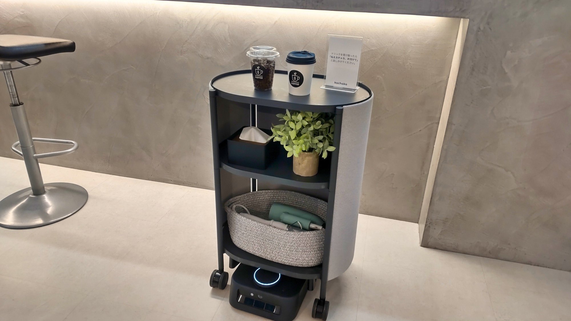 飲食店での配膳ロボット：b8taカフェ様のカチャカ導入事例 | Kachaka
